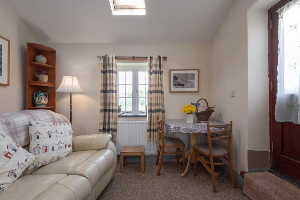 Coastal Cottage 'The Garden Cottage ' Hartland Esterno foto