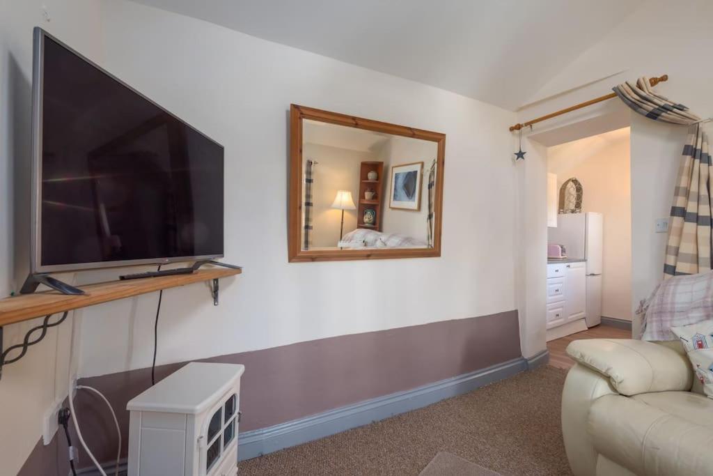 Coastal Cottage 'The Garden Cottage ' Hartland Esterno foto